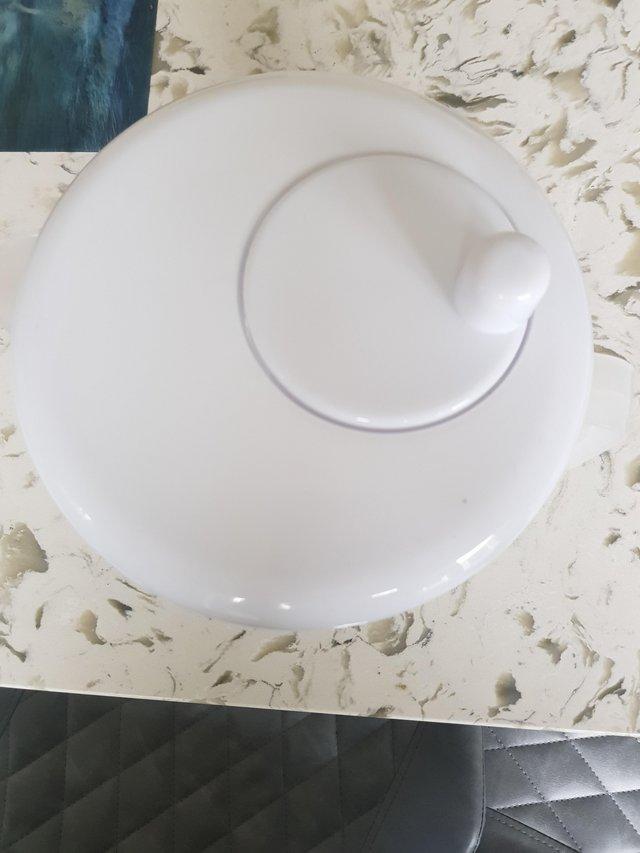 Preview of the first image of White, new, salad spinner.