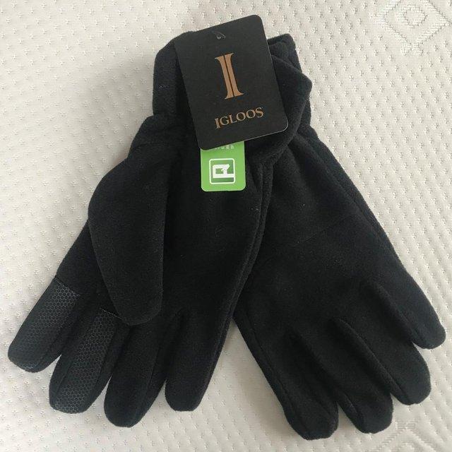 Preview of the first image of BNWT black touch screen warm men's gloves..