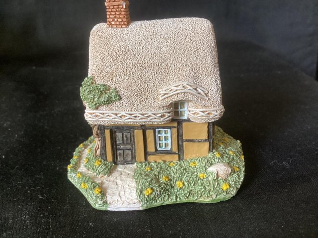 Preview of the first image of Lilliput Lane collection (6 items).
