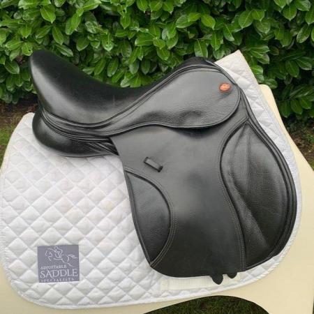 Image 8 of Kent & Masters 16.5” S-Series High Wither Compact Saddle