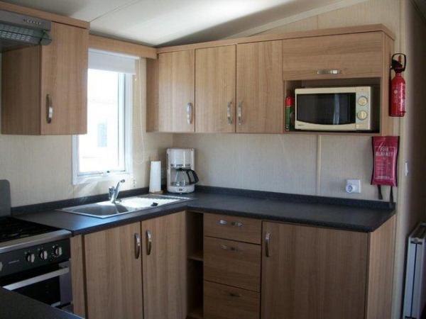 Image 12 of RS 1646 a great 3 bed Swift Burgundy Mobile home