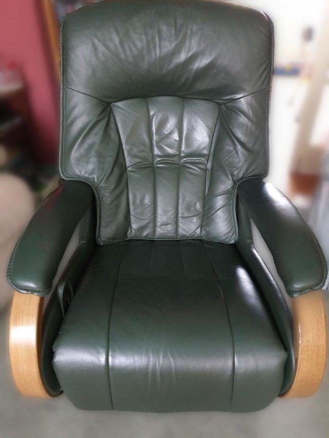 Preview of the first image of Himolla Cumuly Recliner Chair in Green Leather/Natural Wood.