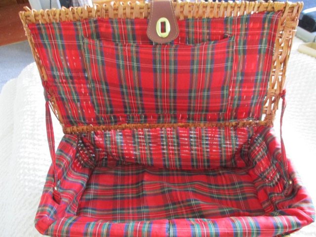 Preview of the first image of Sturdy hamper with tartan lining.