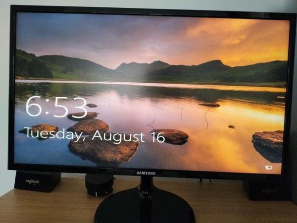 Image 1 of SAMSUNG 24 INCH COMPUTER MONITOR£70 NO OFFERSWESTCLIFF O