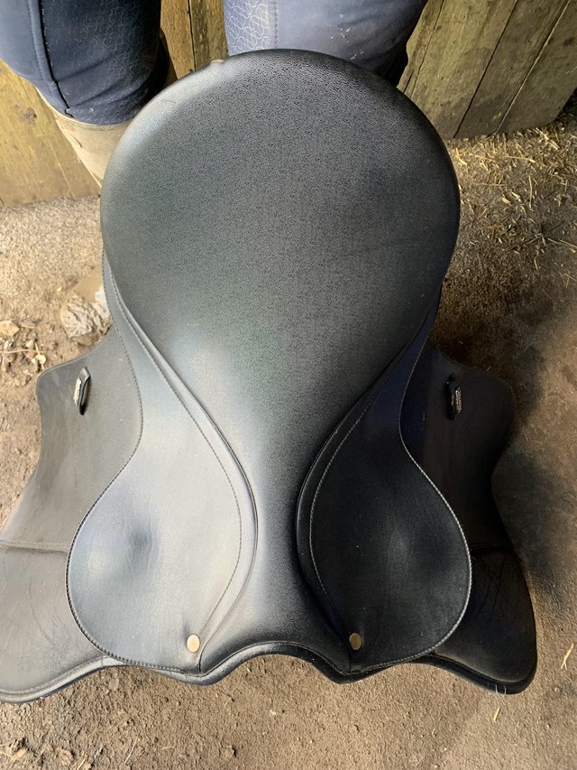 Preview of the first image of 17inch wintec black saddle.