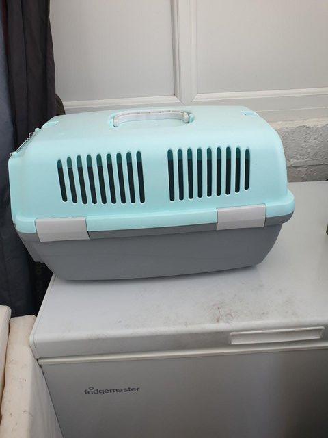 Preview of the first image of cat carrying crate, used but still in good condition.