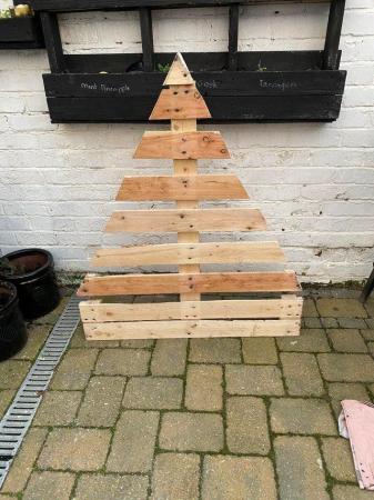 Image 2 of Wooden pallet case Christmas tree