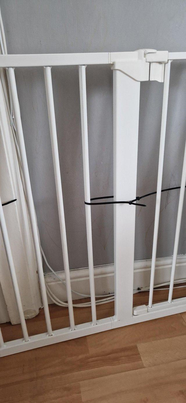 Preview of the first image of Extra wide baby gate white in working order.