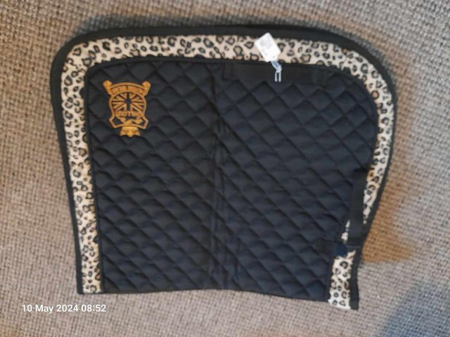 Preview of the first image of Black saddle pad with leopard trim.