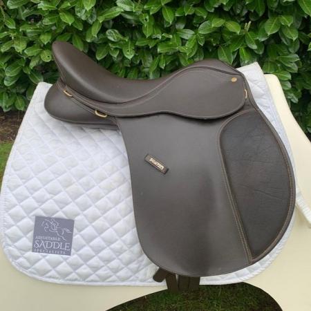 Image 9 of Wintec wide 17.5 inch general purpose saddle