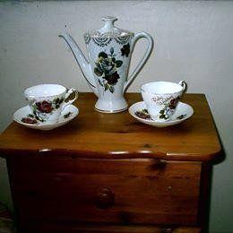 Image 2 of old teapot and 2 cups for sale