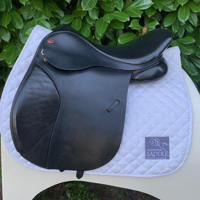Preview of the first image of Kent & Masters 17.5 inch Cob Plus saddle.