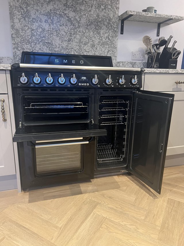 Preview of the first image of Smeg Range Induction Oven.
