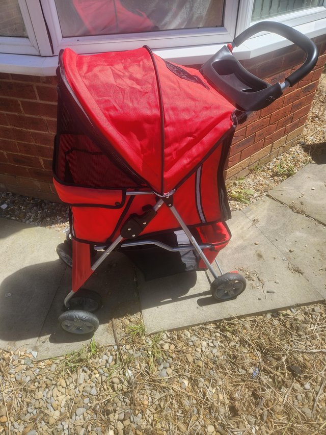 Preview of the first image of Pawhut Dog/Cat Stroller excellent condition.