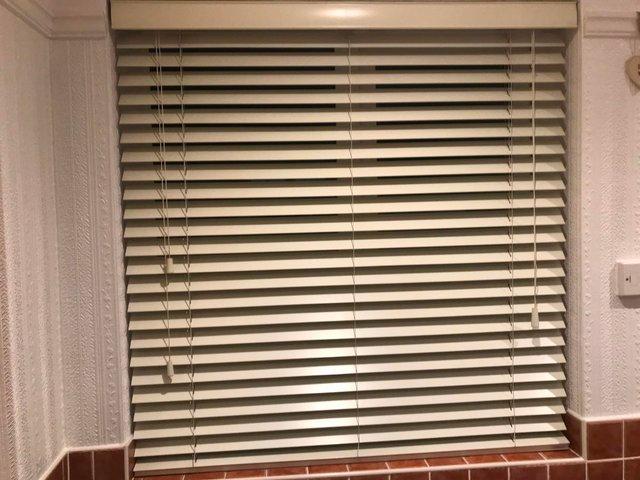 Preview of the first image of cream wooden venetian  blind  -.
