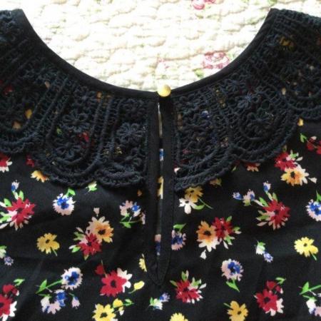 Image 6 of Size 10 Pretty OASIS Black & Floral Sleeveless Top, Crochet