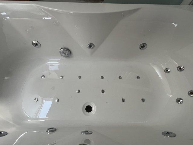 Preview of the first image of Phoenux 1,800 x 900 Whirlpool Spa Two person bath..