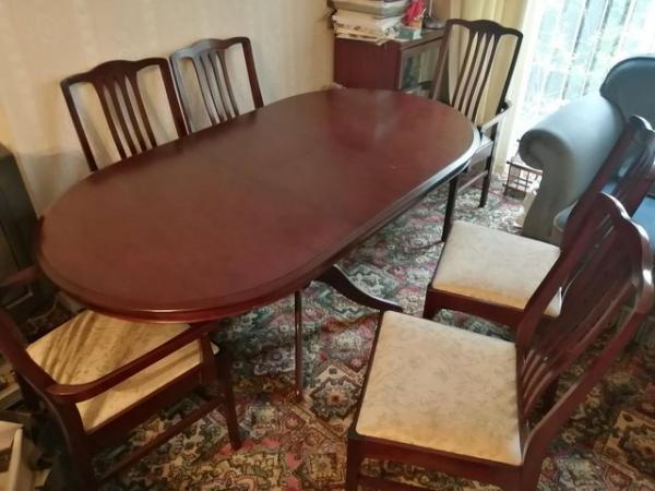Image 2 of Mahogany dining room table + 6 chairs + display unit