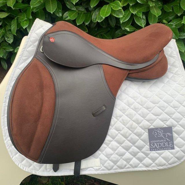 Preview of the first image of Thorowgood T4 17inch cob saddle (S2868).