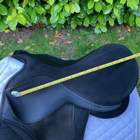 Image 2 of Thorowgood T4 17.5 inch dressage saddle (S3195)