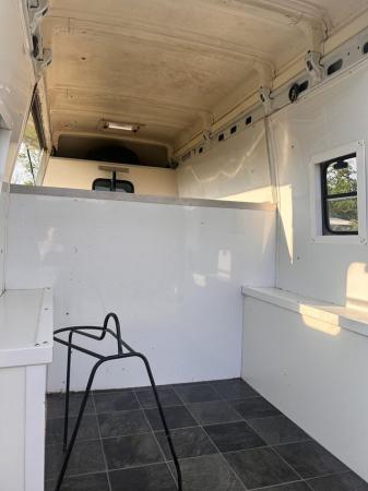 Image 3 of 3.5T Renault Master horse box