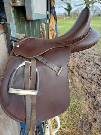 Image 3 of wintec 17 1/2" brown gp saddle