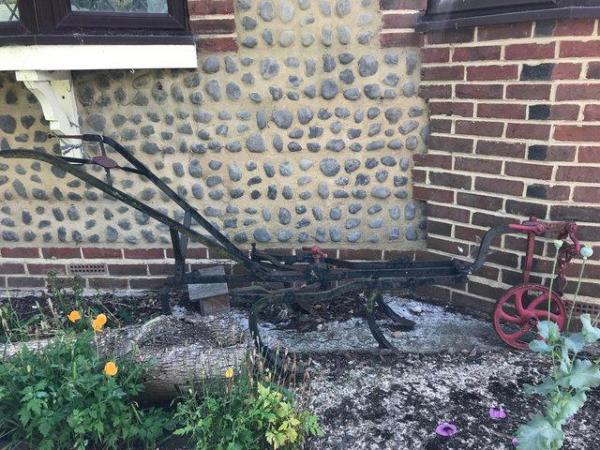 Image 1 of Vintage iron cultivator / plough