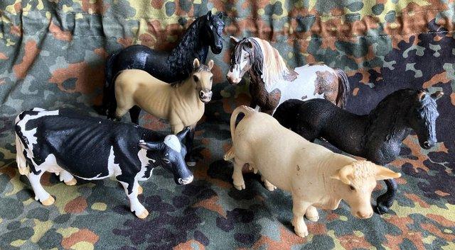Preview of the first image of SCHLEICH RARE FRISIAN HORSES QUARTER HORSE SHIRE & COWS FARM.