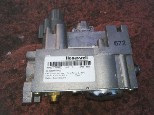 Image 2 of gas valve unit for a baxi bumuda 552 central heating system