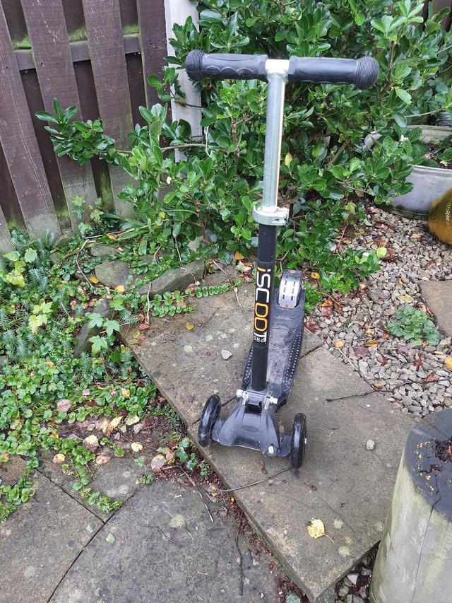 Boys Scooter ............................................... - £10