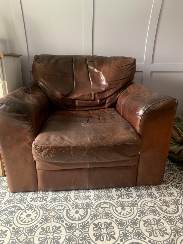 Preview of the first image of FREE Comfy Leather Armchair.