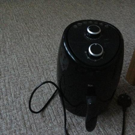 Image 3 of Air fryer swan. 2 litre.    reason for sale bought bigger