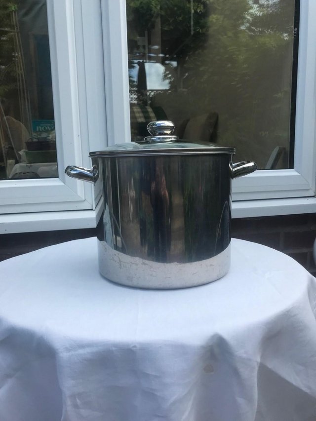 Preview of the first image of Large stainless steel 10L cooking pot.