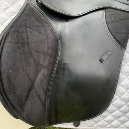 Image 2 of Thorowgood T4 17.5 inch gp saddle