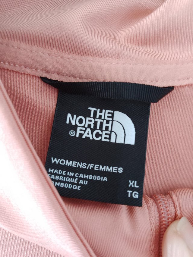 Preview of the first image of The north face cropped top brand new.