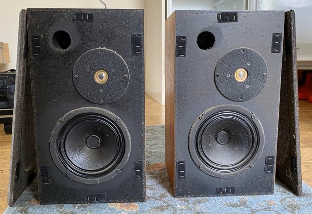 Preview of the first image of Pair of Vintage Monitor Audio MA7 Speakers working.