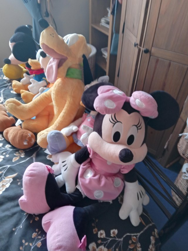 Preview of the first image of Mickey mouse and friends.