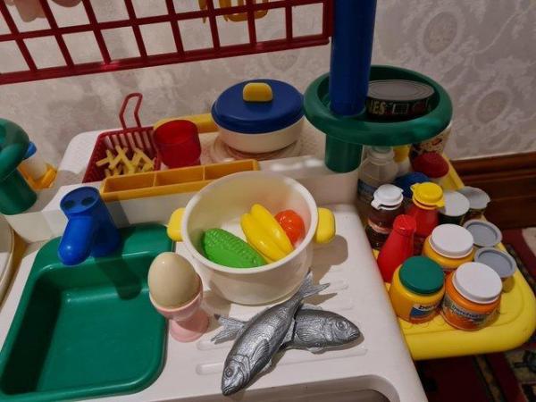 Image 2 of Berchet child's play cooker with additional play food