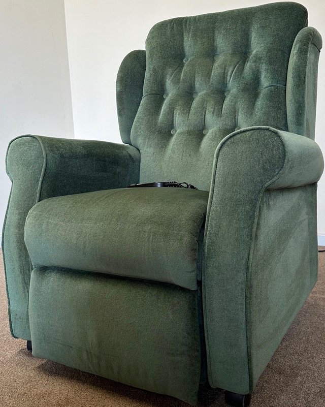 Preview of the first image of WILLOWBROOK ELECTRIC RISER RECLINER CHAIR GREEN CAN DELIVER.