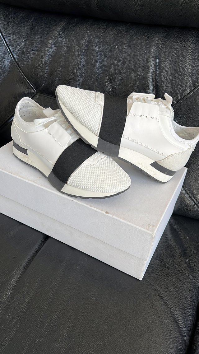 Preview of the first image of Balenciarga race runners size 7.
