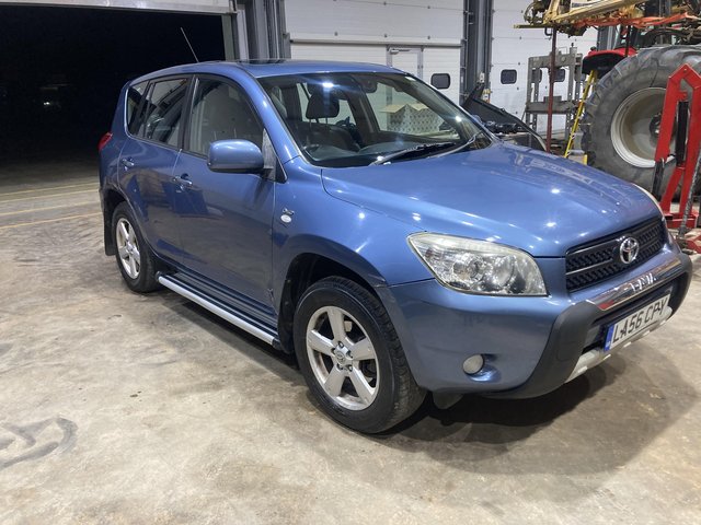 Preview of the first image of Toyota RAV4 d4d xt5 2006.
