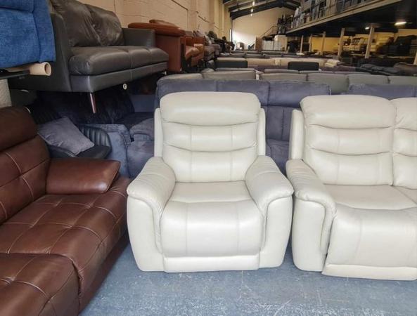 Image 4 of La-z-boy cream leather 3 seater sofa and 2 armchairs