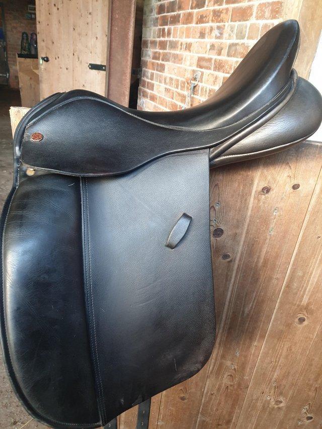 Preview of the first image of Olnay 17.5 inch dressage saddle.