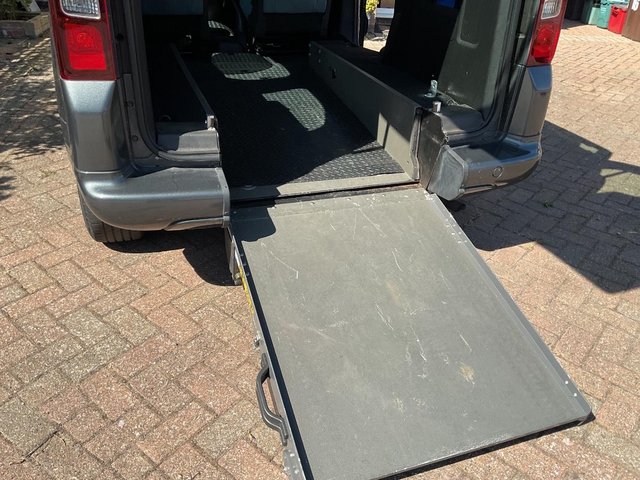 Wav Berlingo multispace with 2 front seats and ramp — photo 3 of 3