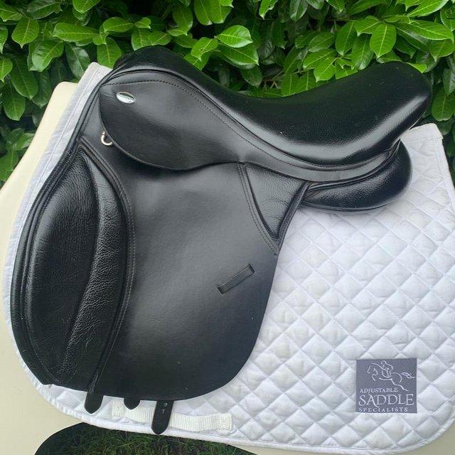 Preview of the first image of Thorowgood T8 17 inch cob saddle.