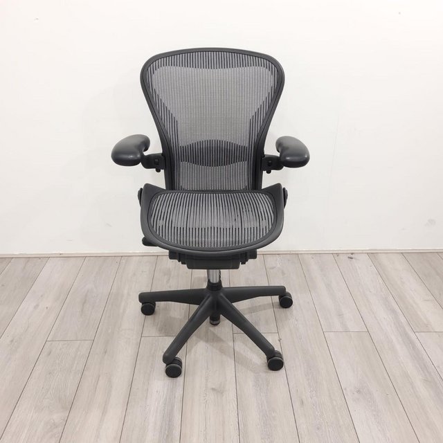Preview of the first image of Herman Miller Aeron Graphite.