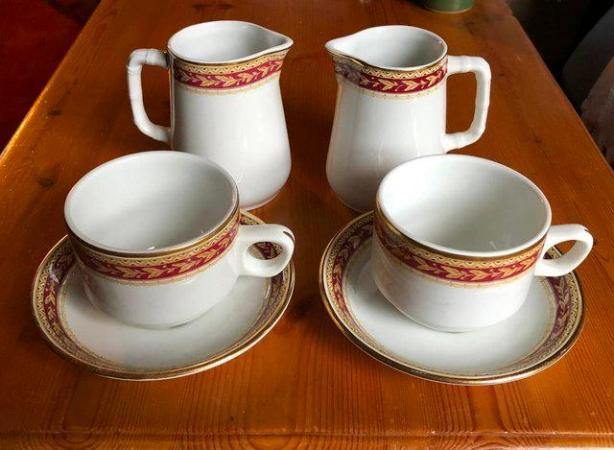 Image 1 of 6 PIECEVINTAGE MATCHING CUPS, SAUCERS AND CREAM/MILK JUGS