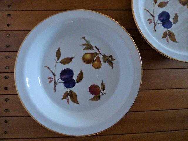 Preview of the first image of Royal Worcester Evesham Gold Pie Dish Oven To Tableware Porc.