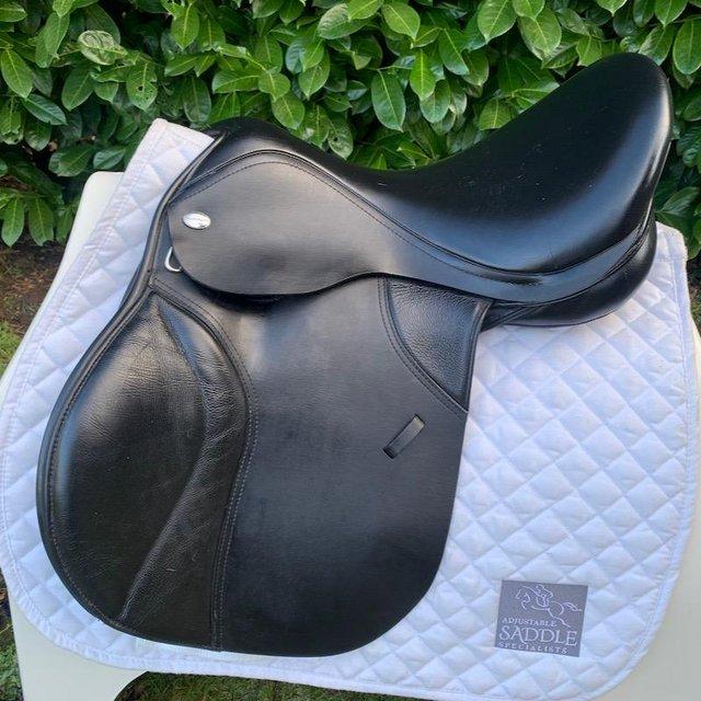 Preview of the first image of Thorowgood T8 17.5” Compact GP saddle.