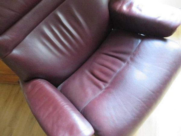 Image 3 of Stressless recliner leather chair and footstool Dark brown